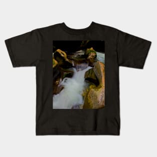 WELSH LADY OF WATER & STONE Kids T-Shirt